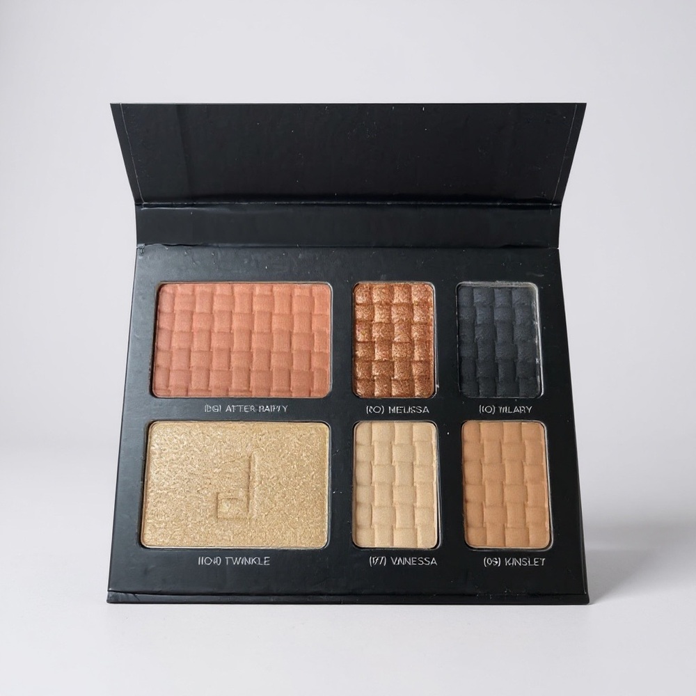 New Sealed Doucce On The Go Eyeshadows, Highlighter, Blush Gift Stocking Stuffer